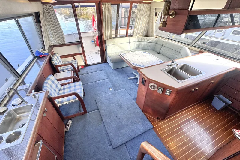  Yacht Photos Pics 1989 Bayliner 4588 Pilothouse interior with seating, kitchen, and water views.