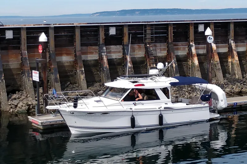 Free Range Yacht Photos Pics 2016 Cutwater C-28 LE boat docked by a wooden pier, calm water.