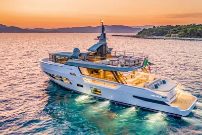Arcadia Yachts Sherpa 80 XL