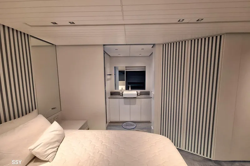 Mabelle Yacht Photos Pics Luxurious bedroom interior of 2022 Arcadia Yachts Sherpa 80 XL with modern design.