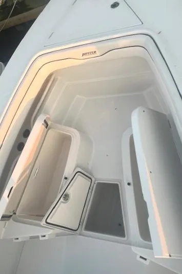  Yacht Photos Pics 2018 Jupiter 29 HFS boat storage compartments, open and spacious design.