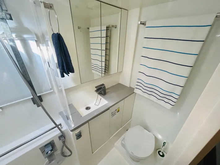 Showtime Yacht Photos Pics 