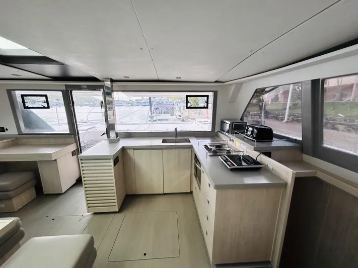 Showtime Yacht Photos Pics 