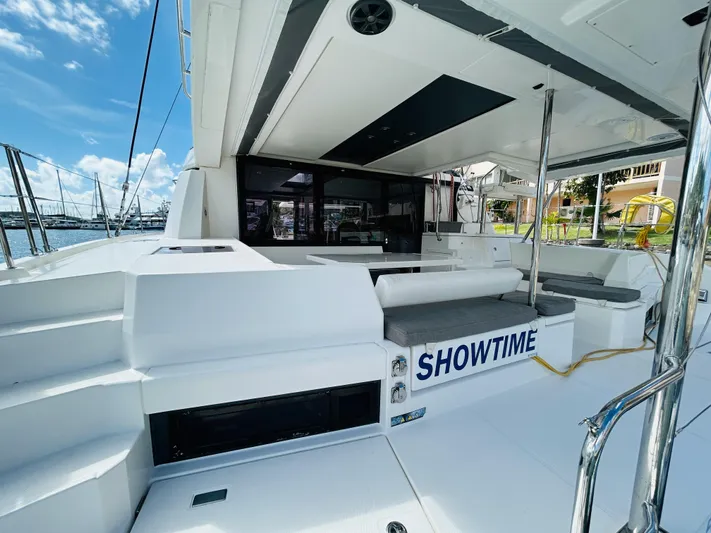 Showtime Yacht Photos Pics 