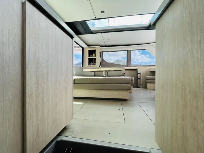 Showtime Yacht Photos Pics 