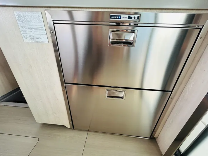 Showtime Yacht Photos Pics 