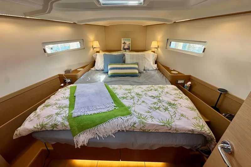 Endless Summer Yacht Photos Pics Luxurious cabin interior of 2024 Jeanneau Sun Odyssey 410 sailboat, featuring a cozy bed.