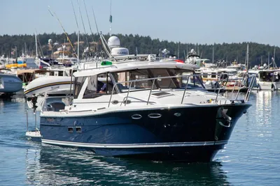 Cutwater C-32 Coupe