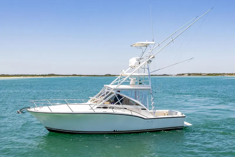 Patriot Yacht Photos Pics 2005 Carolina Classic 32 boat on clear blue water, side view.