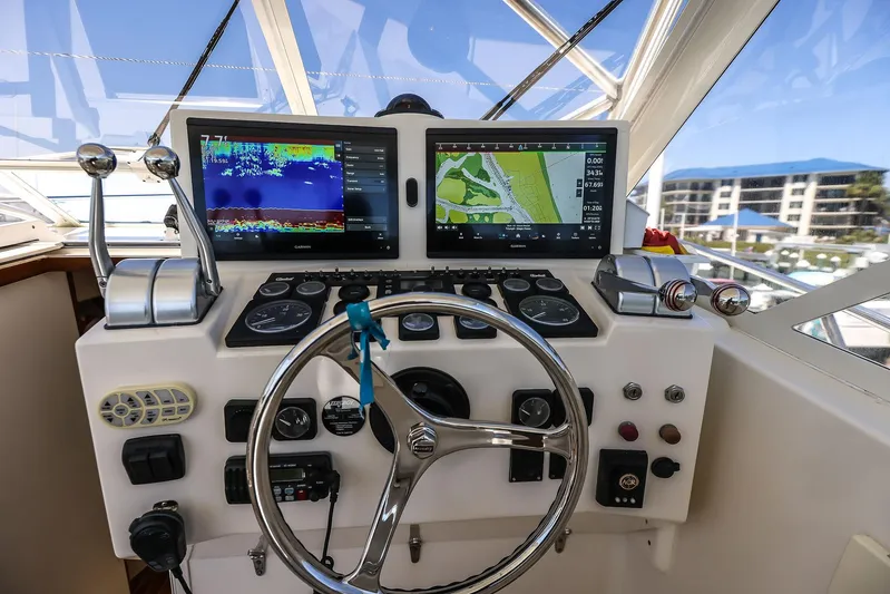 Patriot Yacht Photos Pics Helm of 2005 Carolina Classic 32 boat with navigation screens and controls.