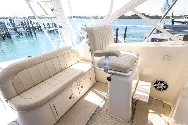 Patriot Yacht Photos Pics 2005 Carolina Classic 32 boat interior with seating and helm, overlooking marina.