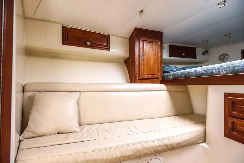 Patriot Yacht Photos Pics 2005 Carolina Classic 32 interior with beige seating and wooden cabinets.