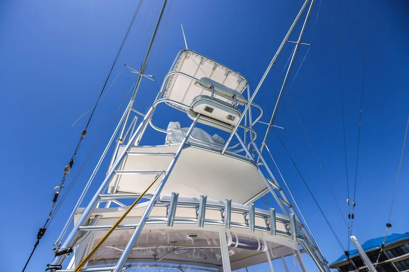 Patriot Yacht Photos Pics Tower of a 2005 Carolina Classic 32 boat against a clear blue sky.