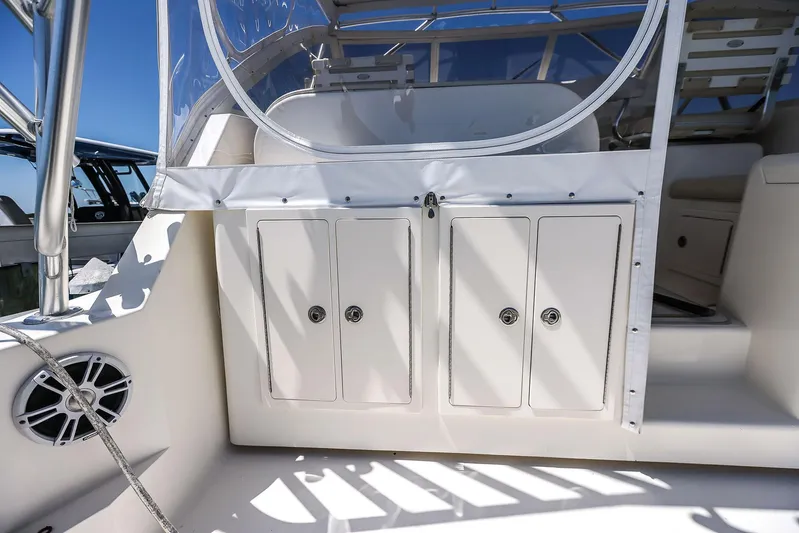 Patriot Yacht Photos Pics 2005 Carolina Classic 32 boat interior with storage cabinets and seating area.