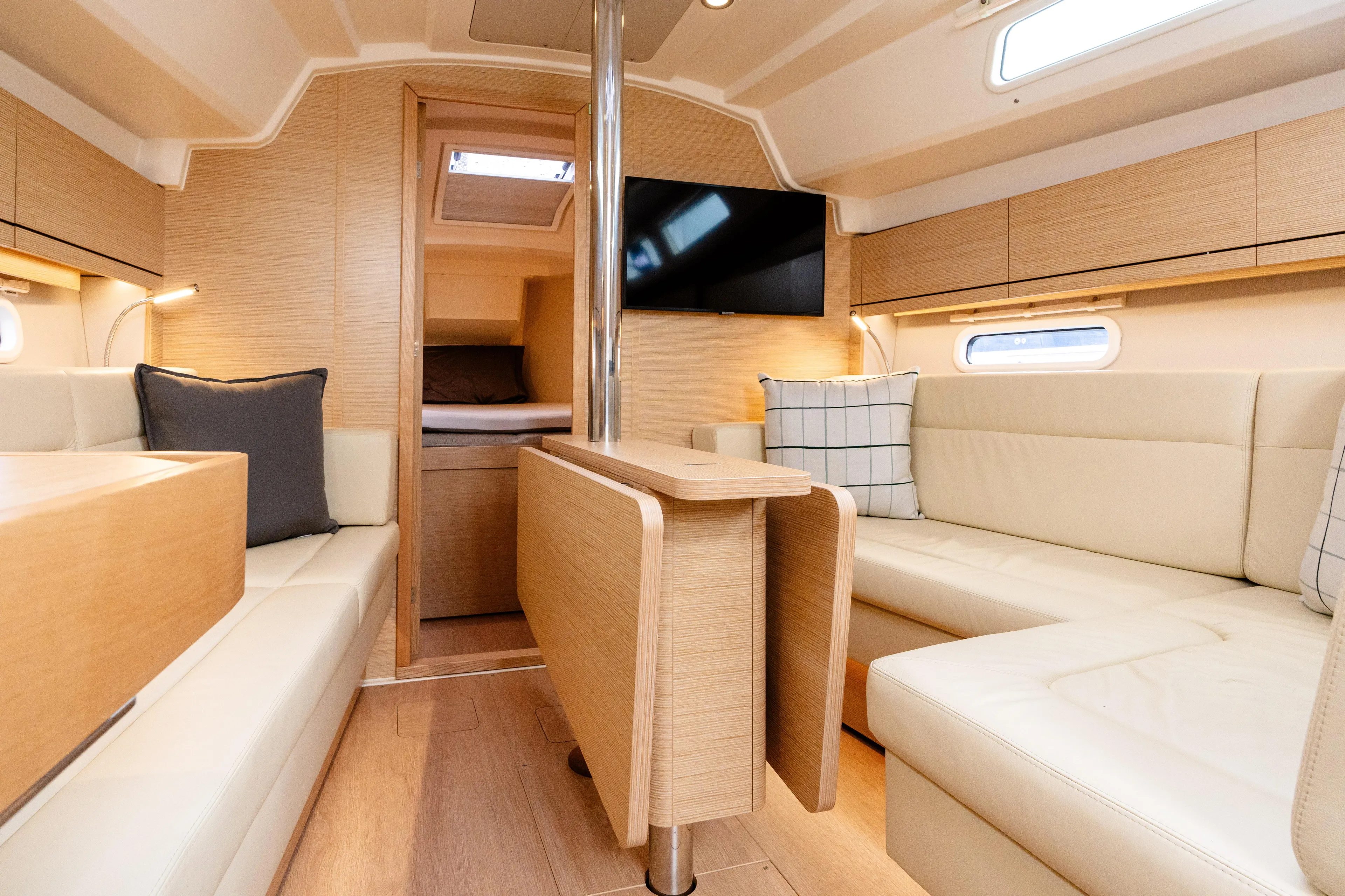 The Siren's Song Yacht Photos Pics 