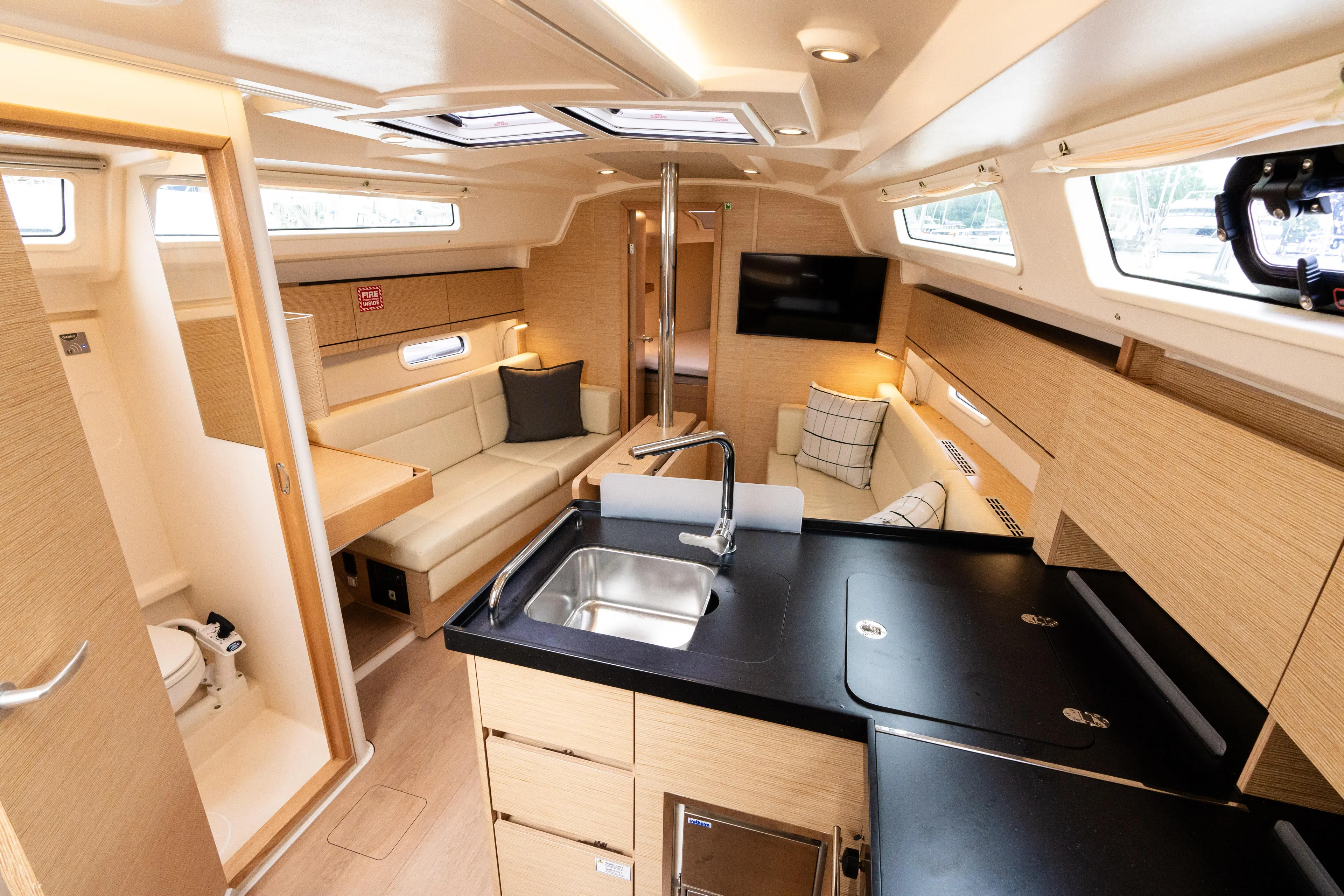 The Siren's Song Yacht Photos Pics 