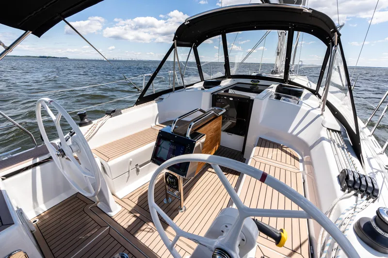 The Siren's Song Yacht Photos Pics 