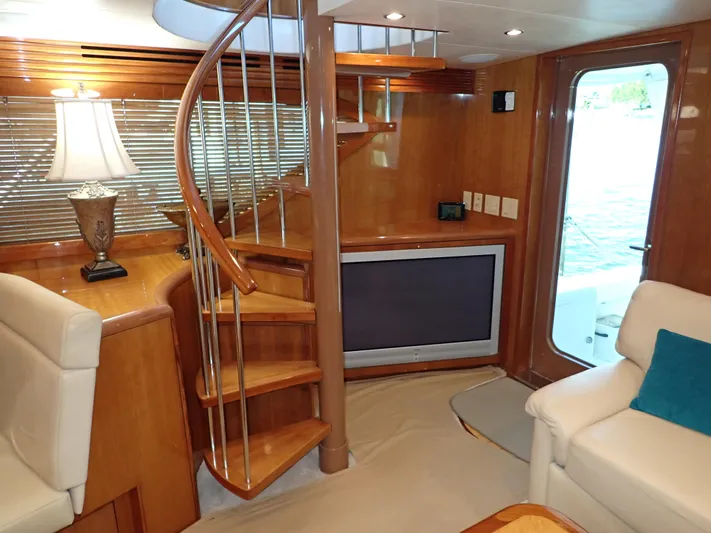 Something Fishy Yacht Photos Pics Hatteras 60 SOMETHING FISHY - Salon Entrance & Spiral Staircase