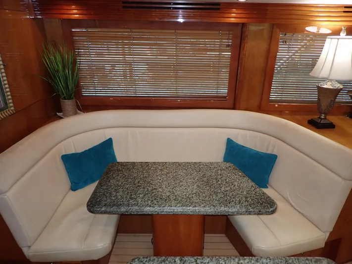 Something Fishy Yacht Photos Pics Hatteras 60 SOMETHING FISHY - Dinette Table