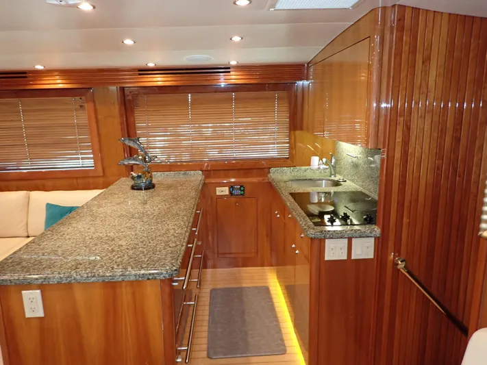 Something Fishy Yacht Photos Pics Hatteras 60 SOMETHING FISHY - Galley