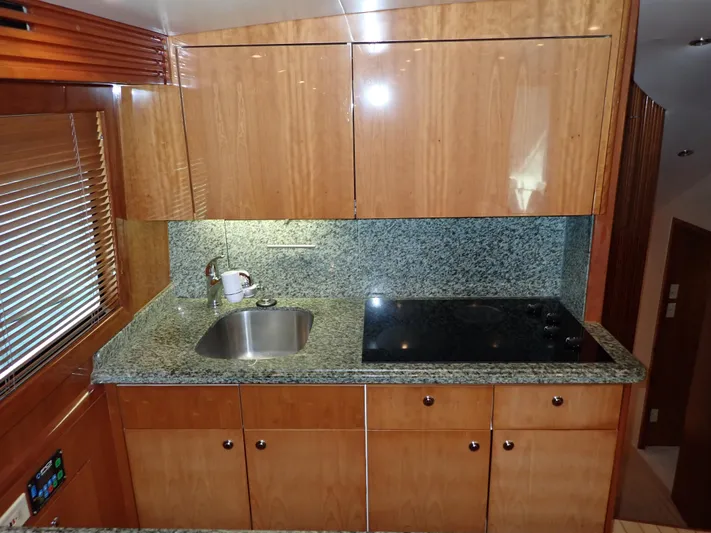 Something Fishy Yacht Photos Pics Hatteras 60 SOMETHING FISHY - Galley