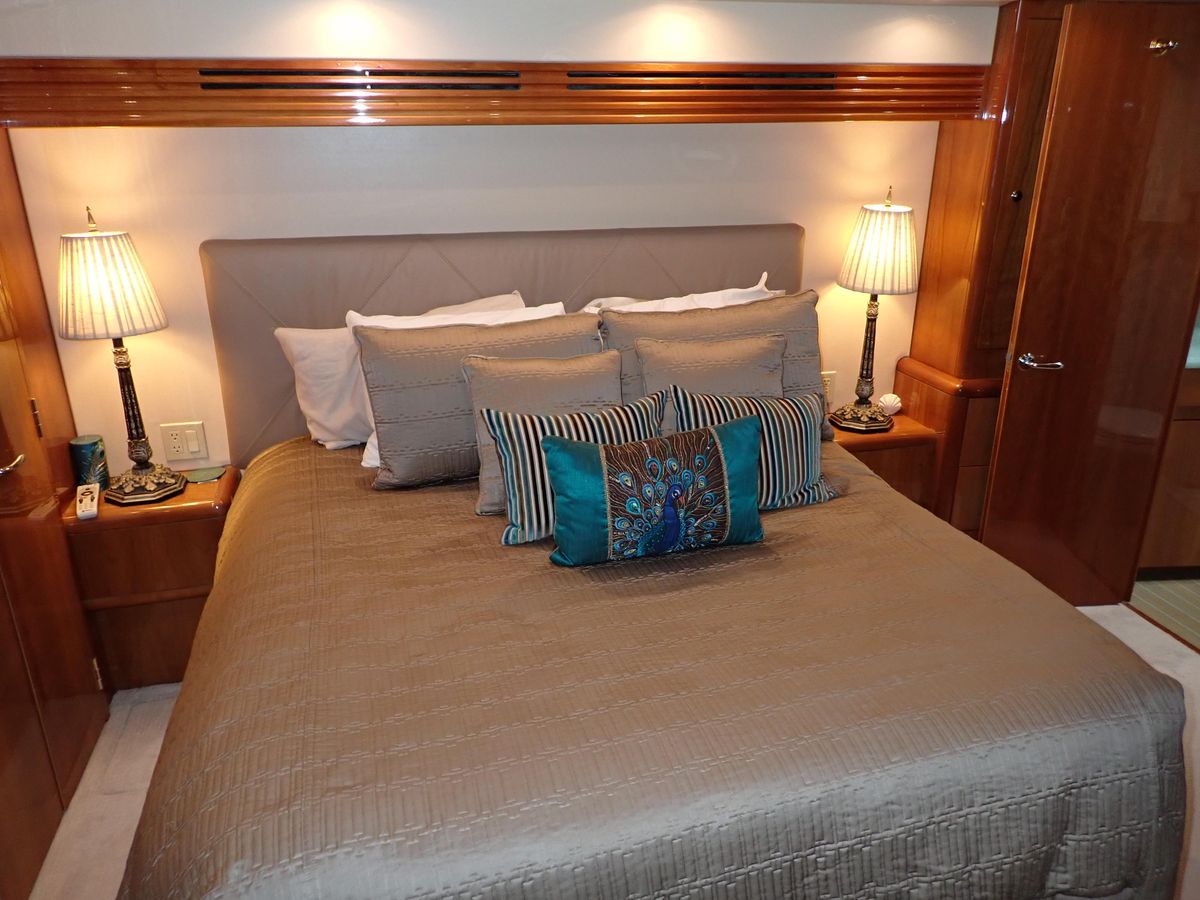 2005 Hatteras 60 