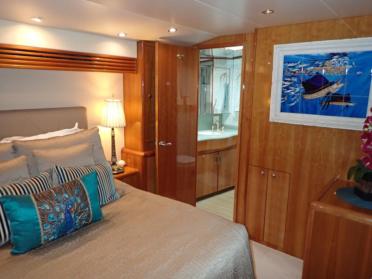 2005 Hatteras 60 