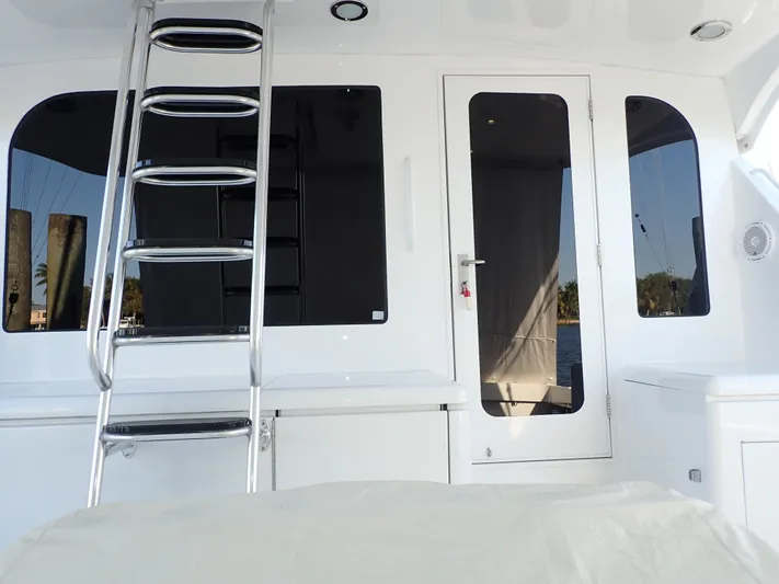 Something Fishy Yacht Photos Pics Hatteras 60 SOMETHING FISHY - Cockpit