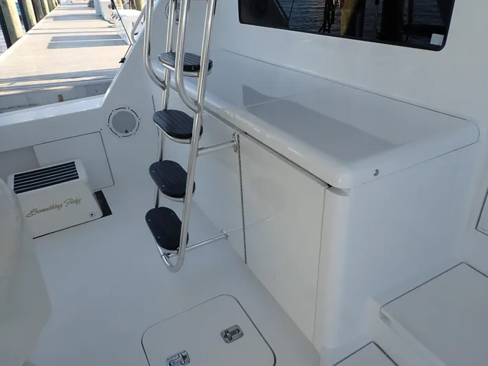 Something Fishy Yacht Photos Pics Hatteras 60 SOMETHING FISHY - Cockpit