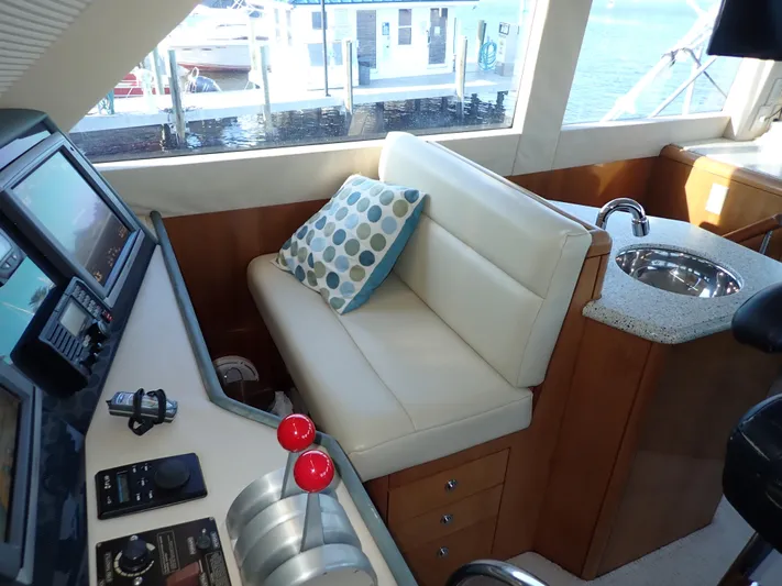 Something Fishy Yacht Photos Pics Hatteras 60 SOMETHING FISHY - Enclosed Flybridge Helm Station