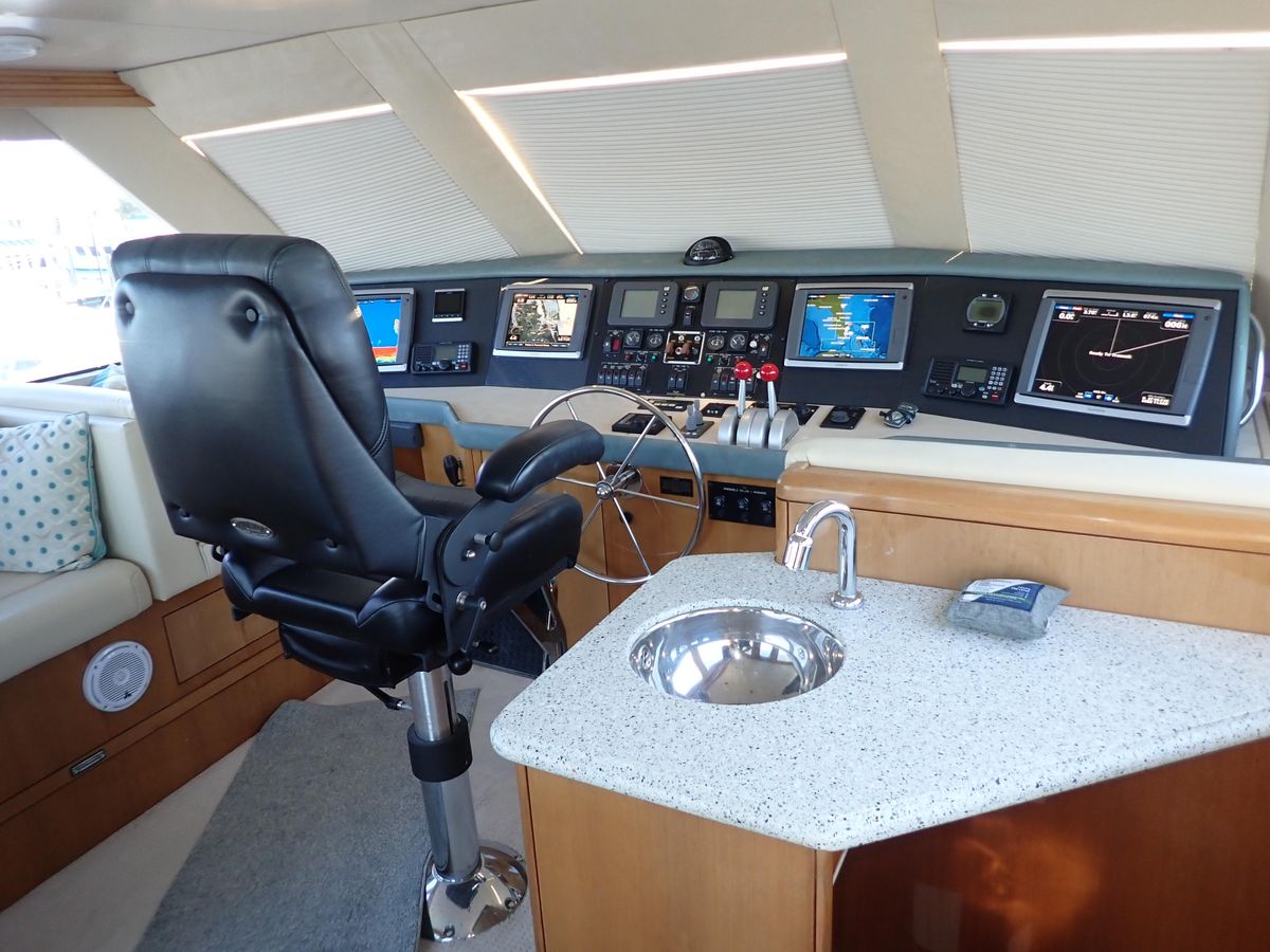 2005 Hatteras 60 
