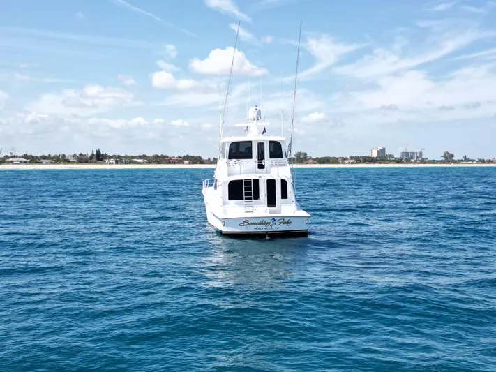Something Fishy Yacht Photos Pics Hatteras 60 SOMETHING FISHY - Aft Profile