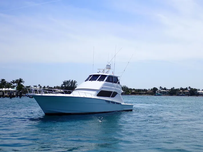 Something Fishy Yacht Photos Pics Hatteras 60 SOMETHING FISHY - Port Bow Profile