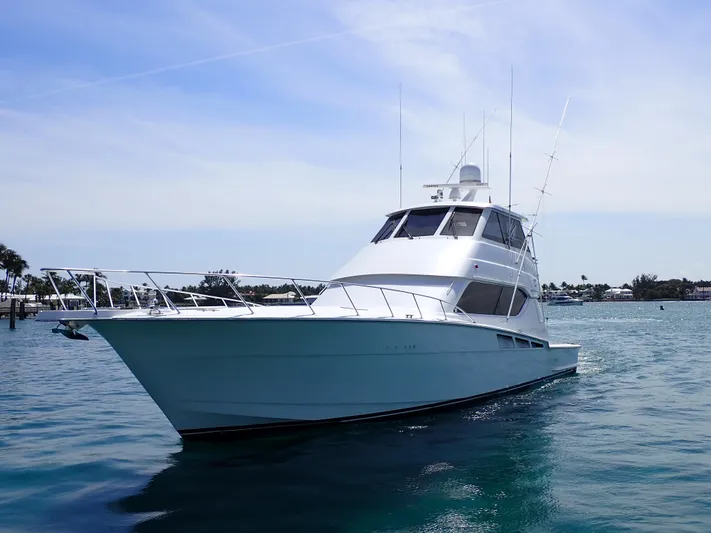 Something Fishy Yacht Photos Pics Hatteras 60 SOMETHING FISHY - Port Bow Profile