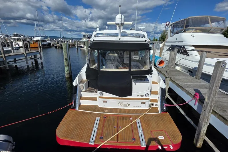  Yacht Photos Pics 2009 Four Winns V435 yacht docked at marina under blue sky.