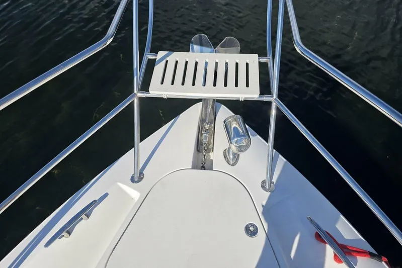  Yacht Photos Pics Bow of 2009 Four Winns V435 boat with stainless steel railings and anchor.