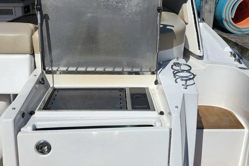  Yacht Photos Pics 2009 Four Winns V435 boat with built-in grill and seating area.