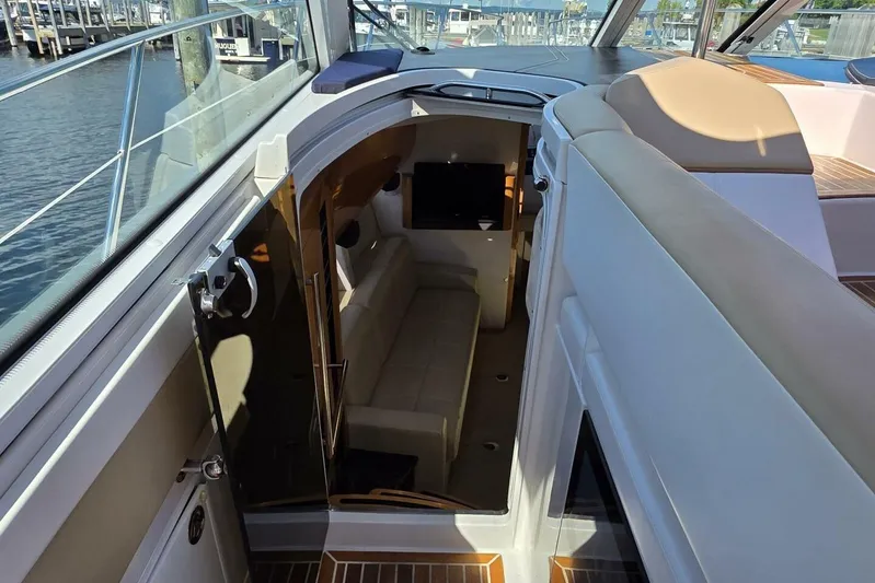  Yacht Photos Pics 2009 Four Winns V435 yacht interior with seating and cabin view.