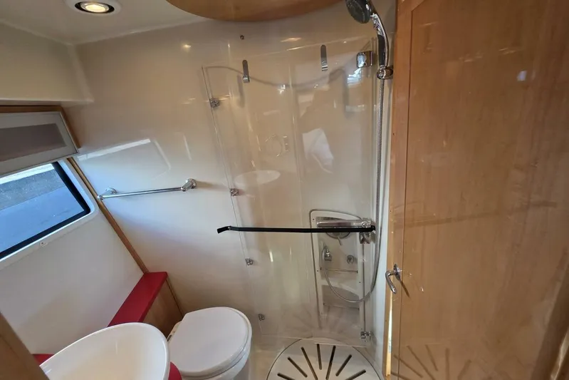  Yacht Photos Pics 2009 Four Winns V435 yacht bathroom with shower, toilet, and window.