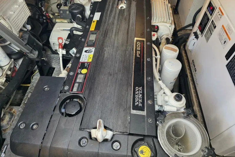  Yacht Photos Pics Engine compartment of a 2009 Four Winns V435 with Volvo Penta IPS 500.
