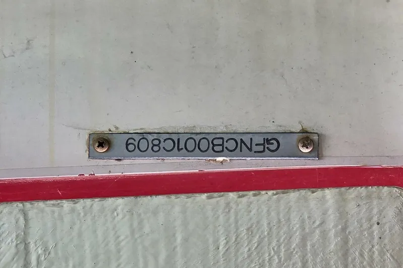  Yacht Photos Pics 2009 Four Winns V435 boat hull identification number plate.