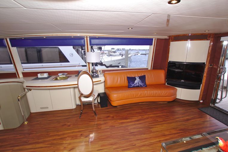 1995-76-lazzara-yachts-76-grand-salon