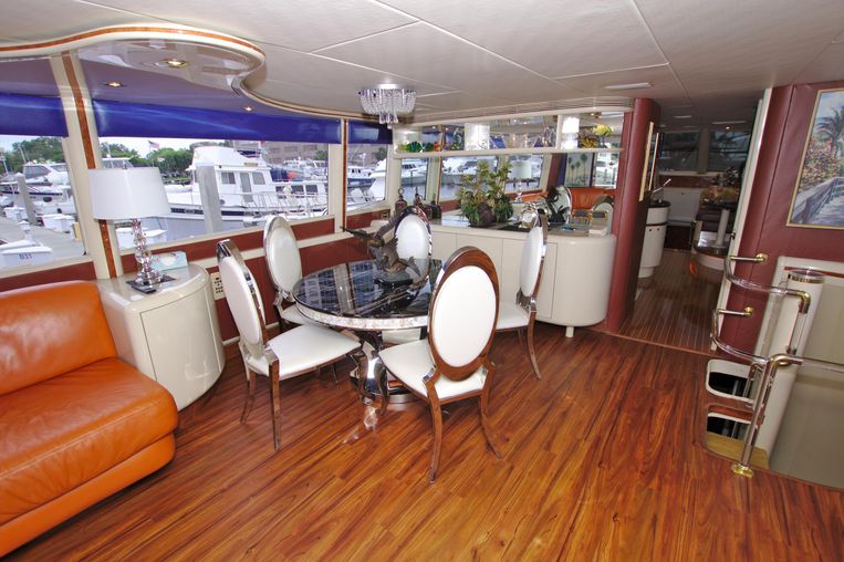1995-76-lazzara-yachts-76-grand-salon