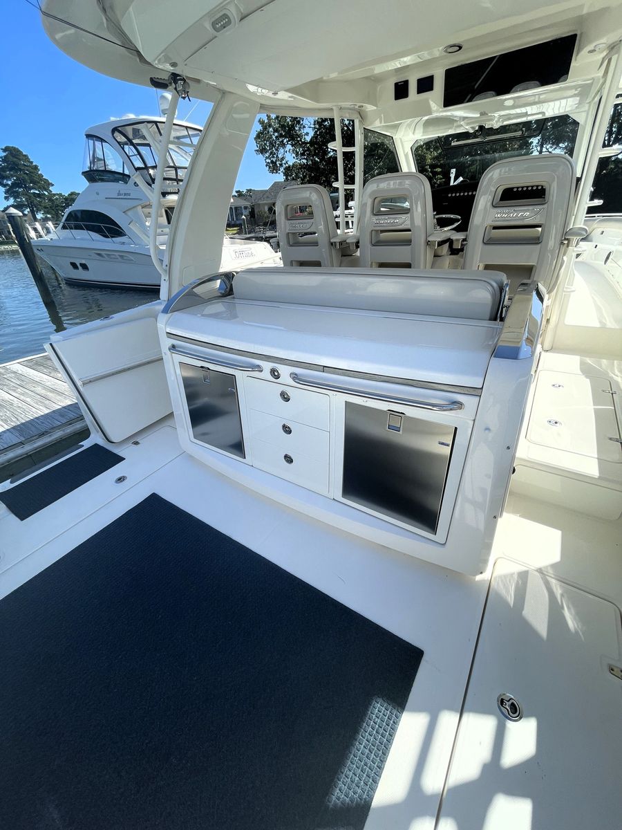 2019 Boston Whaler 42 