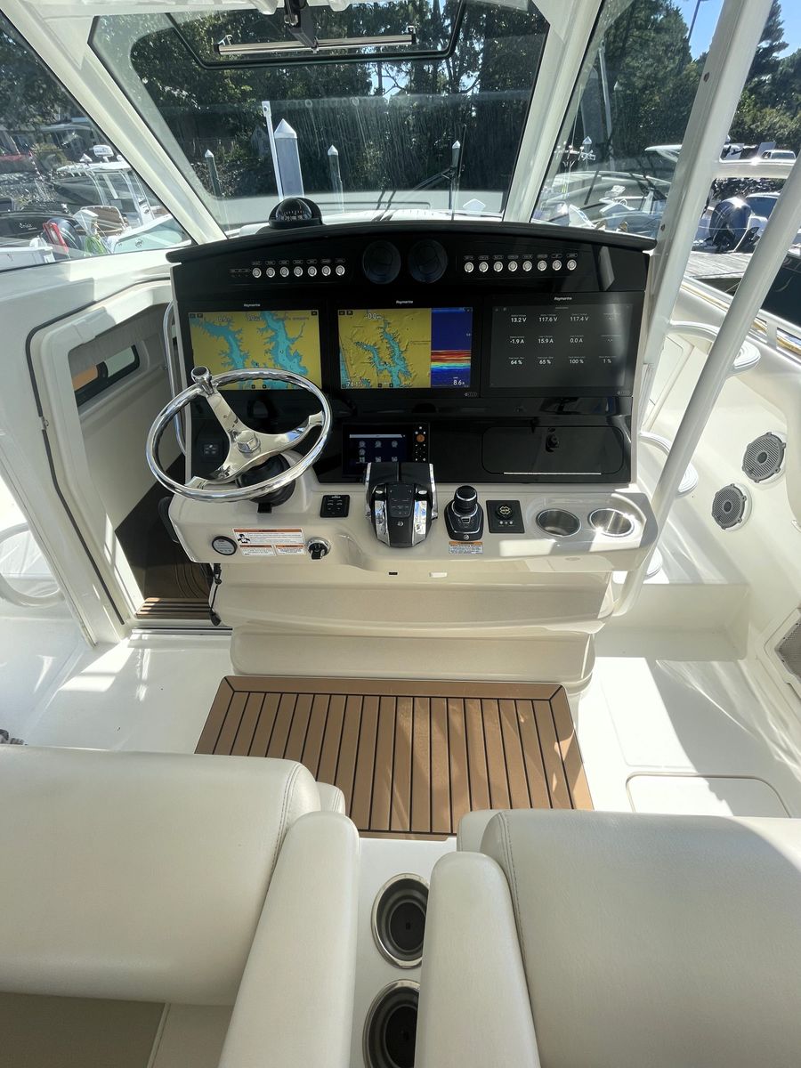 2019 Boston Whaler 42 