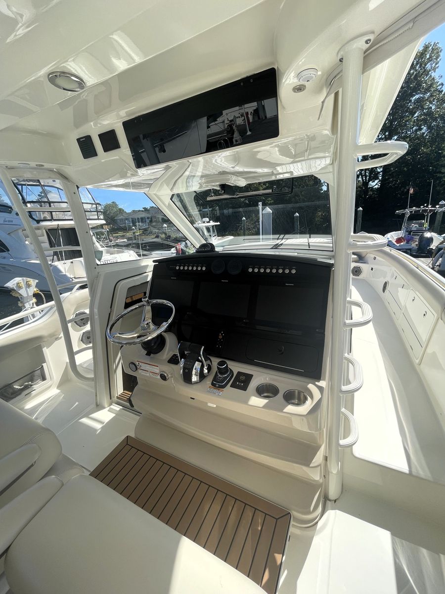 2019 Boston Whaler 42 