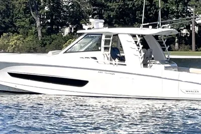 Boston Whaler 420 Outrage