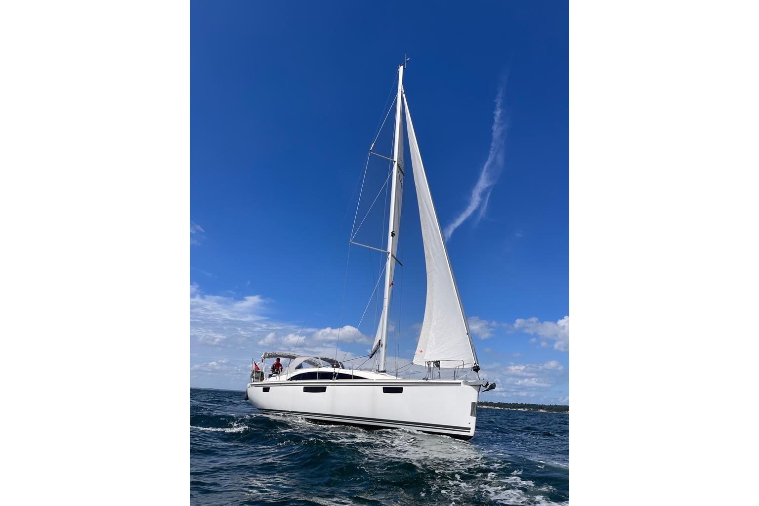 2021 Bavaria Vision 42