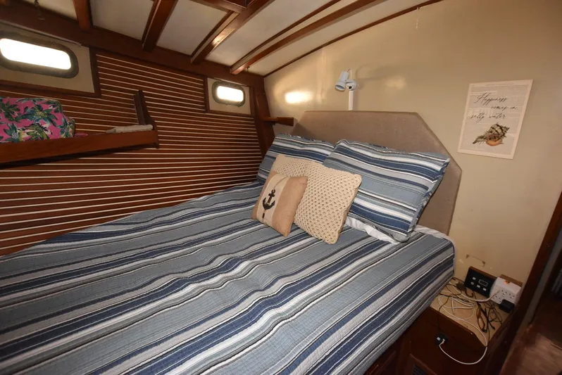 In Do Time Yacht Photos Pics Cozy 1983 Kadey-Krogen Trawler bedroom with striped bedding and nautical decor.