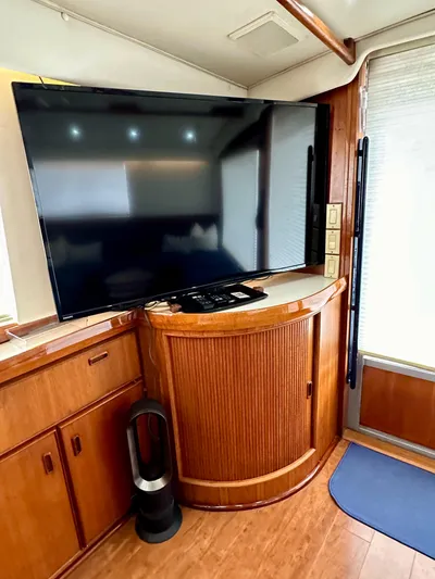 Farbrengen Yacht Photos Pics Salon Entertainment Console